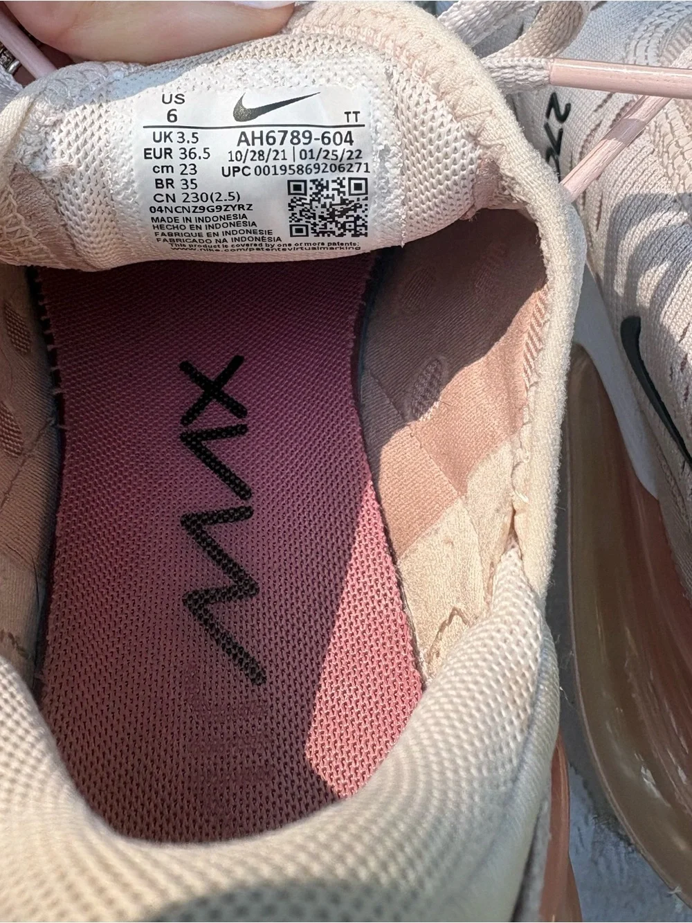 ✨ NIKE ✨ Pink Air Max 270 Sneakers Size 6